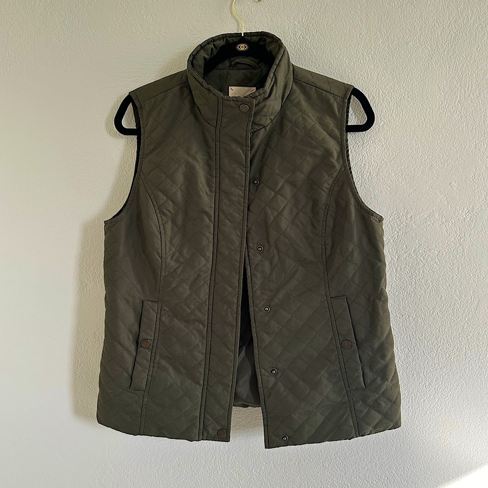 Olive Light Vest with Pockets